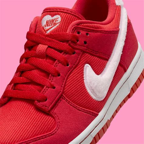 sb dunk valentine's day